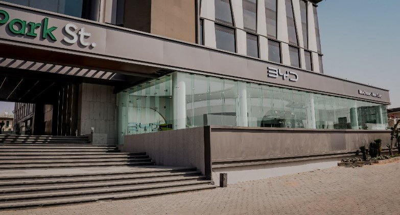 مان دريم وكيل بي واي دي في مصر تفتتح مركزها التكنولوجي الثاني بالقاهرة الجديدة وتبدأ تسليم سياراتها بشرق القاهرة