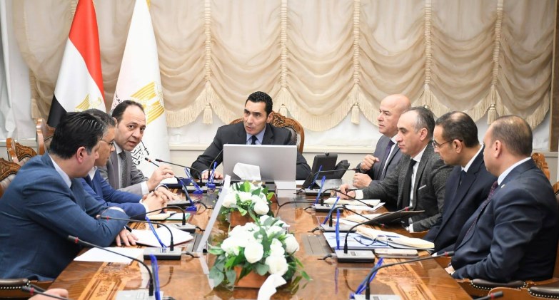 وزير الشباب يجتمع عبر الفيديو كونفرانس بمديري مديريات الشباب والرياضة