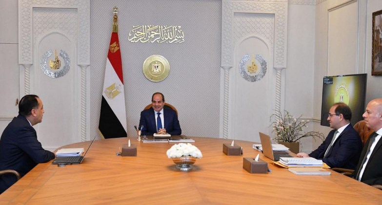 الرئيس السيسي يؤكد ضرورة مواصلة بذل الجهود لجذب الاستثمارات المحلية والأجنبية
