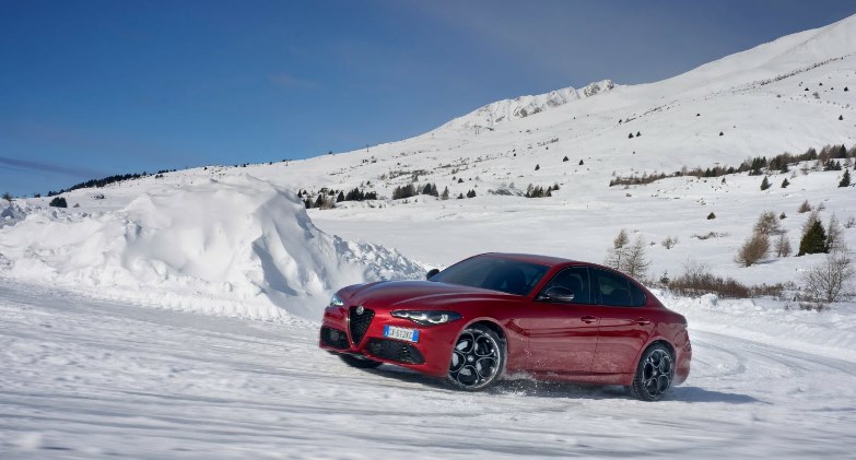 نظام الدفع الرباعي… روح رياضية واحدة: 75 عاماً من الدفع الرباعي لدى Alfa Romeo