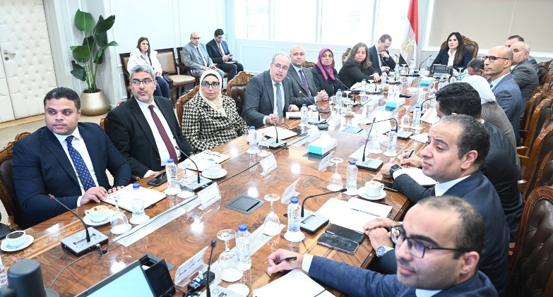 وزير الصحة يتلقى تقريراً من هيئة الإسعاف وإدارة الأزمات بشأن  حالة الطقس السيئ