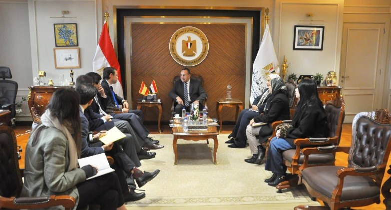 وزير التعليم العالي يبحث سبل تعزيز التعاون مع سفير مملكة إسبانيا ووفد جامعة IE الإسبانية