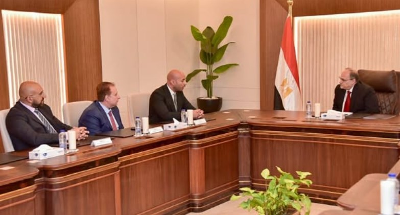 هيئة الدواء المصرية تبحث مع أسترازينيكا تعزيز توطين الصناعة