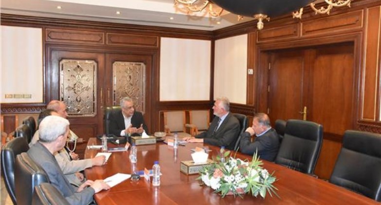 «جمبلاط» يتابع تصنيع الطلمبات الغاطسة والمحركات الكهربائية داخل شركات الإنتاج