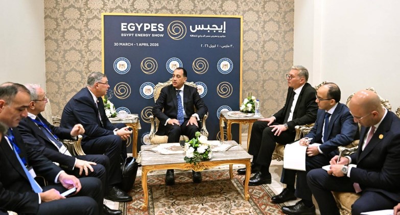 رئيس الوزراء يلتقي رئيس مجلس الإدارة والرئيس التنفيذي لشركة " توتال إنرجيز"