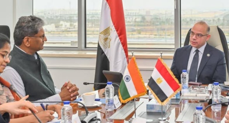 وزير الاستثمار  مع السفير الهندي بالقاهرة