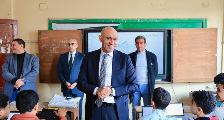 جولة مفاجئة لوزير التعليم بالغربية لمتابعة نسب حضور الطلاب والاختبارات الشهرية 