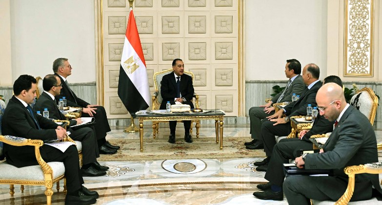 رئيس الوزراء يلتقي نائب الرئيس التنفيذي للغاز والطاقة منخفضة الكربون بشركة "بي بي" البريطانية