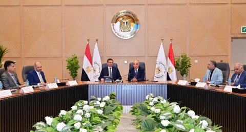 وزيرا الموارد المائية والزراعة يستعرضان جاهزية تلبية احتياجات الزراعات الصيفية