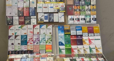السجائر المهربة… من الظل إلى قلب السوق