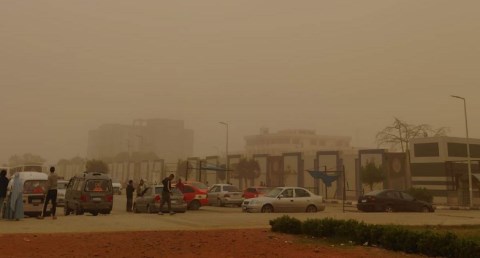 عاصفة ترابية شديدة تضرب الإسماعيلية .. وانخفاض ملحوظ في مستوى الرؤية الأفقية
