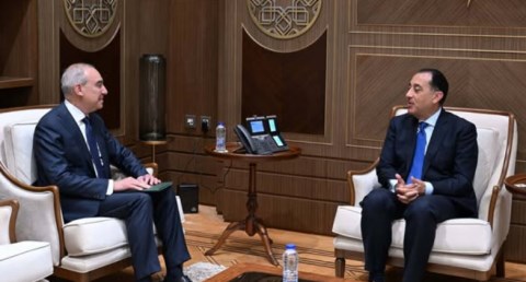 رئيس الوزراء يلتقي السفير علاء يوسف رئيس الهيئة العامة للاستعلامات 