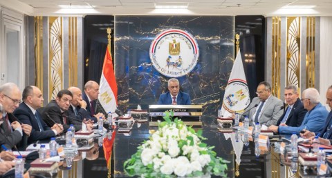  جمبلاط يتابع العمل بشركات الإنتاج الحربي.. ويوجّه بترشيد استهلاك الكهرباء