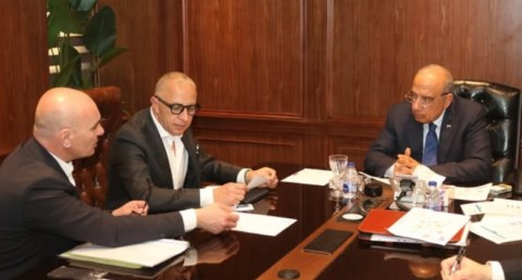 وزير الكهرباء مع مجموعة السويدي إليكتريك