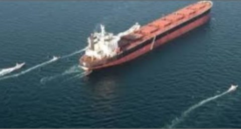 إيران توقف ناقلات النفط فى مضيق هرمز