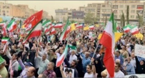  إعلام إيراني: مواكب ومسيرات تجوب المدن الإيرانية احتفالاً بالنصر