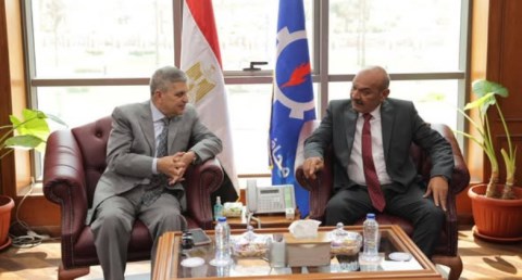  رئيس هيئة قناة السويس