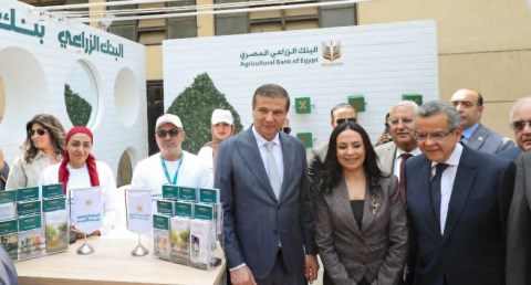 مشاركة مميزة للبنك الزراعي المصري في معرض زهور الربيع وإقبال كبير على جناح البنك في أول يوم 