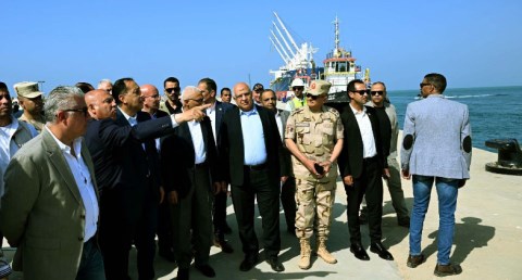 رئيس الوزراء يتفقد مشروع تطوير ميناء العريش البحري 