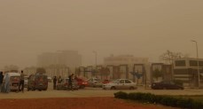 عاصفة ترابية شديدة تضرب الإسماعيلية .. وانخفاض ملحوظ في مستوى الرؤية الأفقية