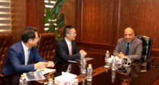  وزير الكهرباء يبحث التعاون مع هواوي بمجالات الطاقة المتجددة