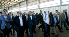 رئيس الوزراء يفتتح مصنع شركة "إتش كي دينج تشانج شينج" للصناعات النسيجية باستثمارات 6 ملايين دولار