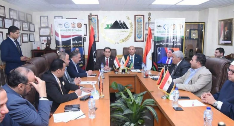  مجمع عمال مصريستقبل وزير العمل والتأهيل الليبي لتنفيذ المرحلة الثانية للتدريب المشترك