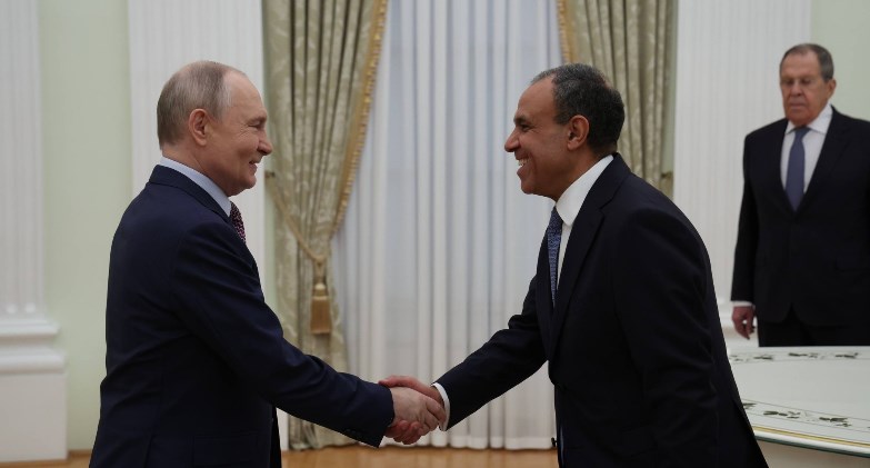 وزير الخارجية يسلم رسالة خطية من رئيس الجمهورية إلى الرئيس الروسي