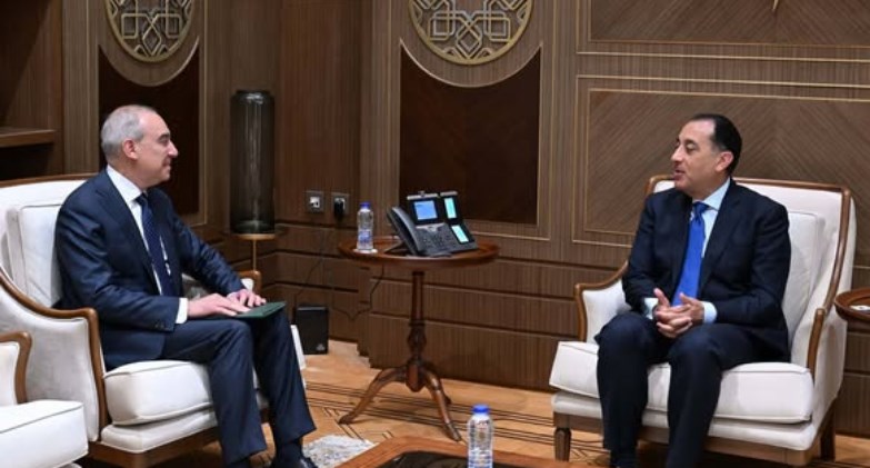 رئيس الوزراء يلتقي السفير علاء يوسف رئيس الهيئة العامة للاستعلامات 