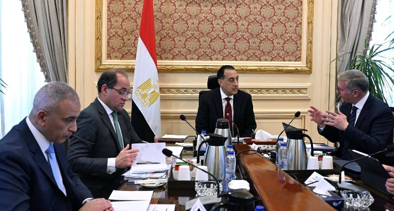 رئيس الوزراء يتابع مع وزيرى المالية والبترول ملفات العمل المشتركة