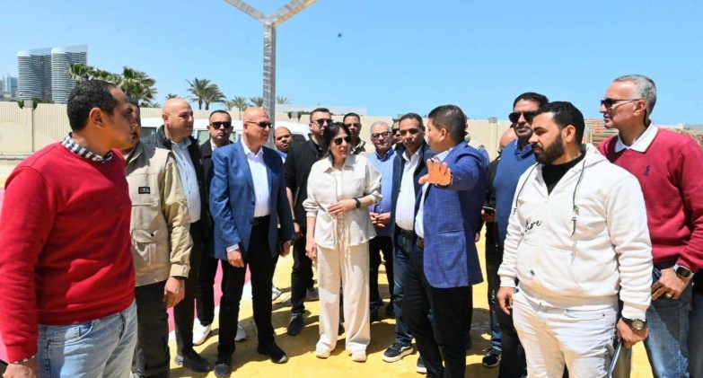 وزيرة الإسكان تتفقد مشروعات مارينا 8 و"بوغاز 24" والممشى السياحي بمارينا