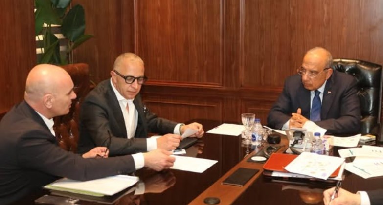 وزير الكهرباء مع مجموعة السويدي إليكتريك