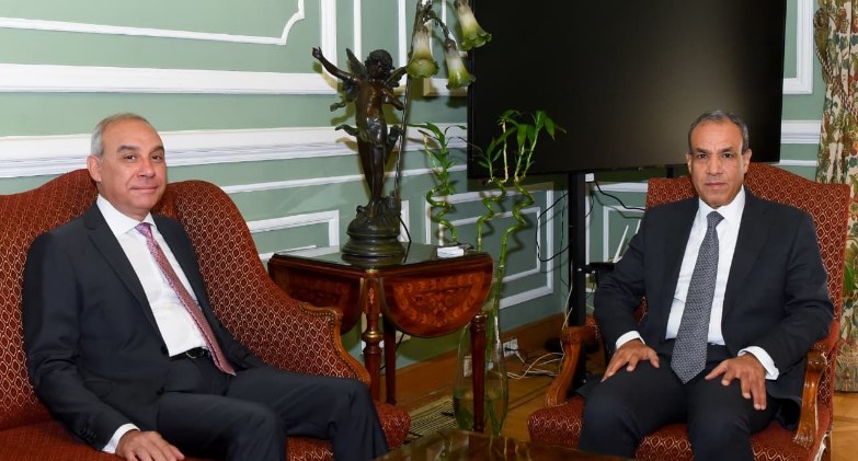 وزير الخارجية يلتقي رئيس مجلس إدارة الهيئة العامة للاستعلامات