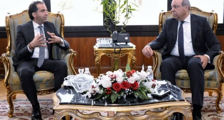 وزير الطيران المدني مع مسؤولي شركة Microsoft 