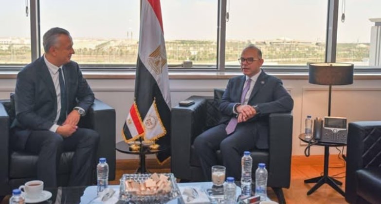 وزير الاستثمار يبحث مع نظيره المغربي رفع العلاقات