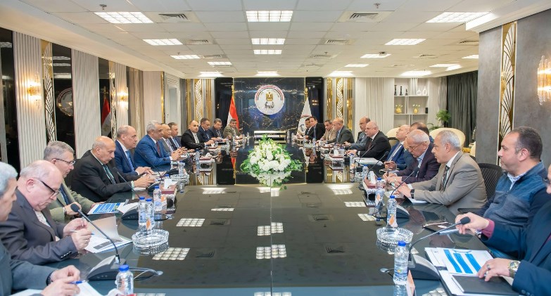  الإنتاج الحربي يبحث مع محافظة القاهرة التعاون في مجالات النقل الأخضر