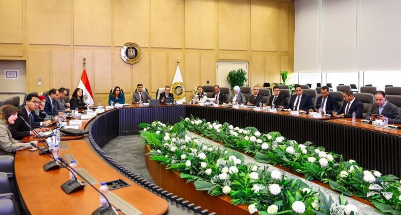 وزراء الصناعة والتنمية المحلية والبيئة والزراعة والتخطيط يبحثون خطة تنفيذ مشروع القرى المنتجة