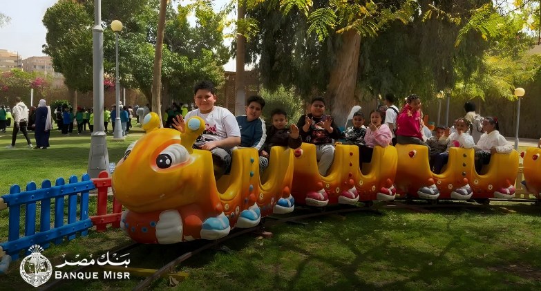 بنك مصر يرسم البسمة على وجوه أكثر من 3500 طفل احتفالًا بيوم اليتيم في 15 محافظة