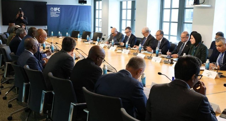 وزير الاستثمار والتجارة الخارجية يلتقي قيادات مؤسسة التمويل الدولية لتعزيز الشراكة الاستراتيجية