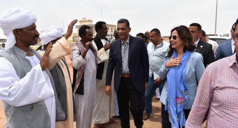 وزيرة الثقافة تلتقي ممثلي قبائل شلاتين والفرق المتميزة ستقدم الفلكلور الخاص بالمنطقة عالميًا