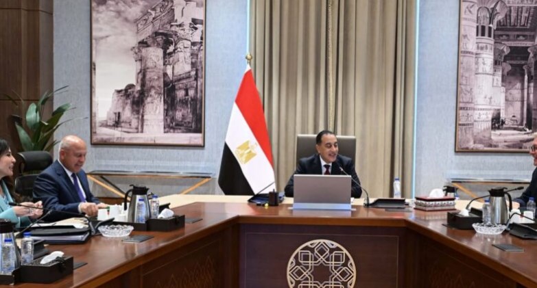 مدبولي يتابع موقف المشروعات التي تَقَرر إرجاء تنفيذها أو إبطاؤها