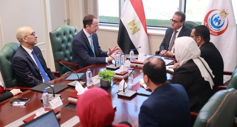 وزير الصحة وفايزر يبحثان توسيع التعاون لعلاج الأورام والهيموفيليا وتوطين اللقاحات