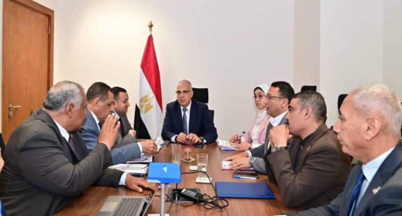 وزير الري يوجه بسرعة معاينة الكباري وشبكات الصرف المغطى استجابة لمطالب النواب