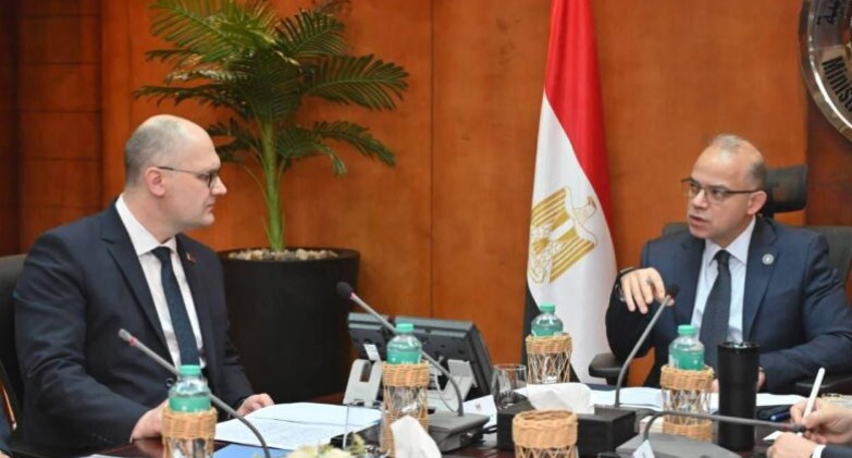 وزير الاستثمار يبحث مع سفير بيلاروسيا تعميق التصنيع المحلي