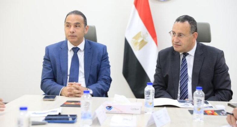 قنصوة وعزام يبحثان آليات تعزيز الثقافة المالية بين طلاب الجامعات