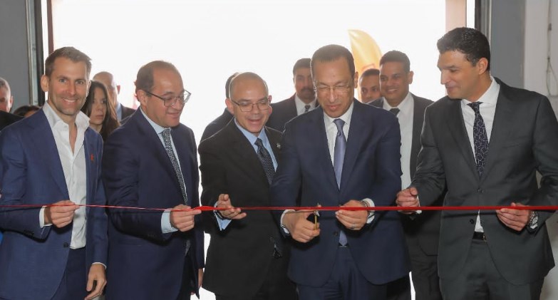 وزير الاتصالات يفتتح أكبر مركز توزيع للتجارة السريعة لطلبات في الشرق الأوسط وشمال أفريقيا 