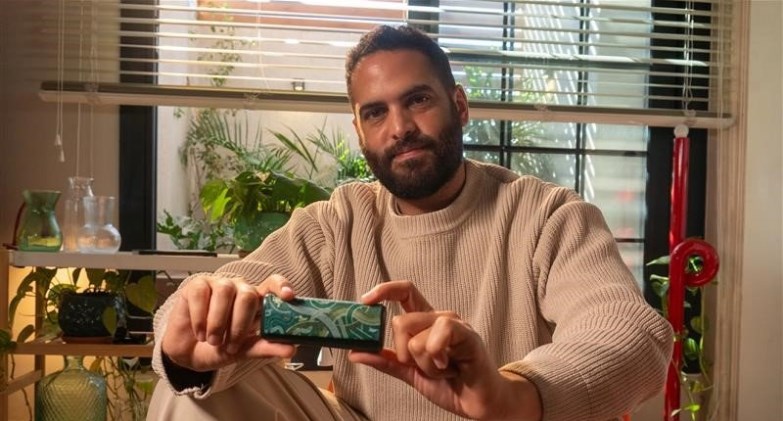 تتعاون IQOS مع الفنان المصري محمد طلايع 
