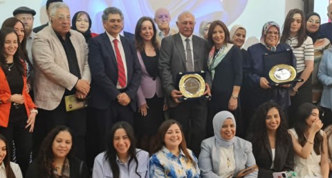 الجامعة البريطانية في القاهرة تُكرّم لولا زقلمة ضمن رواد صناعة الاتصال والإعلام