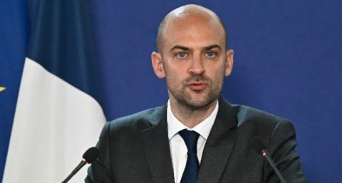 وزير خارجية فرنسا: لا رفع للعقوبات على إيران طالما ظل مضيق هرمز مغلقاً  