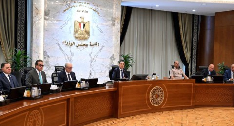 رئيس الوزراء يشدد على اتخاذ التدابير اللازمة لتوفير السلع الاستهلاكية الأساسية 